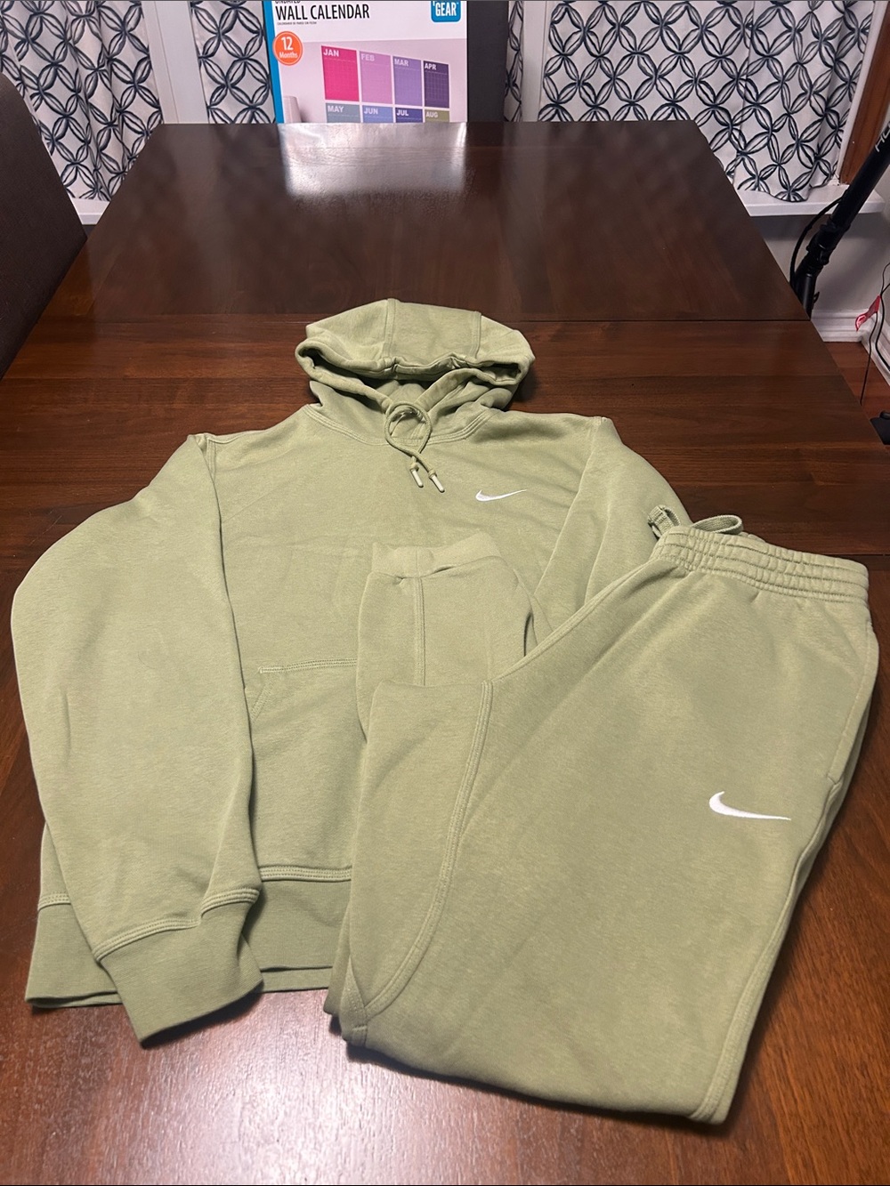Men’s Nike Green Hoodie and Jogger Pants